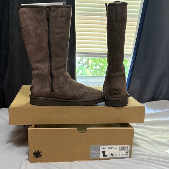 UGG Dark Brown Leather Zip Boots Size 8 - Picture 1 of 10